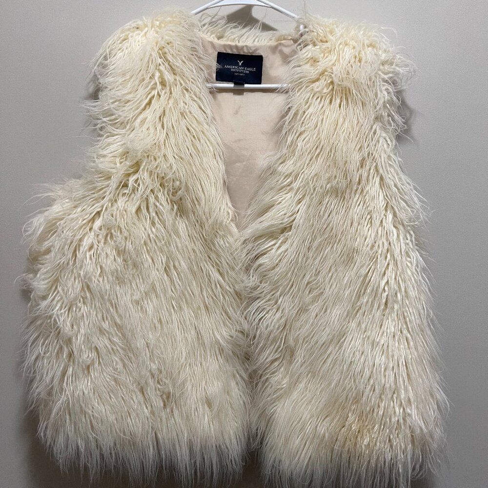 American Eagle Outfitters Faux Fur Vest Size Medium